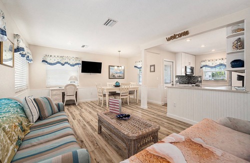 Sunset Beach House | Sunset Beach Cozy boutique cottage with all the must have beach amenities