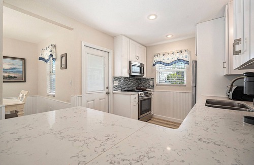 Sunset Beach House | Sunset Beach Cozy boutique cottage with all the must have beach amenities