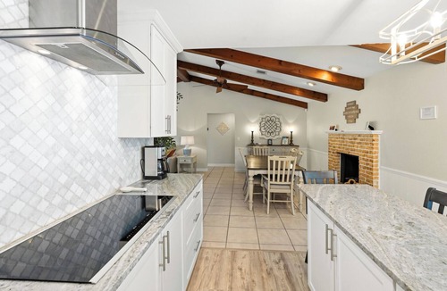 South Venice House | Sunset Beach Retreat - Pool, Private Fenced Yard, Near Beach, Small Dog Friendly