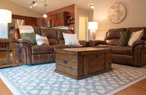Travelers Rest House | Sunset Corner-- Gather with Friends 10 min to TR!