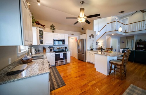 Newberry Shores House | Sunset Cove-Waterfront private dock, kayaks, your lake home!