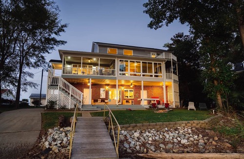 Newberry Shores House | Sunset Cove-Waterfront private dock, kayaks, your lake home!