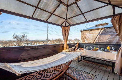 The Nations Apartment | Sunset Deck Studio Near Local Hot Spots