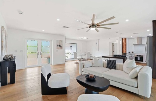 Connors House | Sunset Dock Pet-Friendly & Steps to Beach