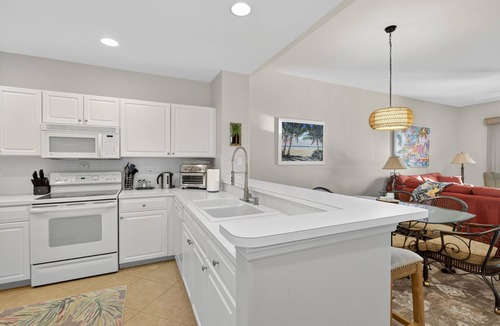 Tropical Cove Condo | Sunset Escape at Lexington CC Lake Village