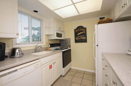 Holiday Isle Condo | Sunset Golf Retreat | Cozy 2BR Near Pool & Beach