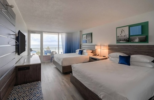 Fort Walton Beach Hotel | Sunset Gulf Stay with Swimming Pools Near Boardwalk Shops | 2 Units