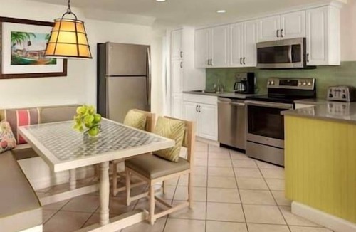 Truman Annex Resort | Sunset Harbor | Marina | Hot Tub | Pool | Concierge
