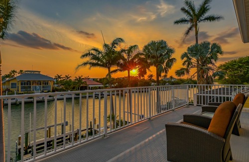 Saint Armands Key House | Sunset Heaven | On St Armands Circle Water Views, Private Heated Pool & Spa!