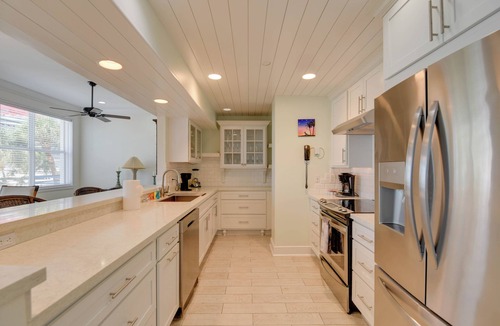Bahama Village Condo | Sunset Overlook - Waterfront Condo at Harbour Place with Sunset View