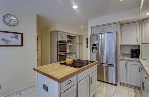 Shipyard Plantation House | Sunset Rentals | Gloucester 26