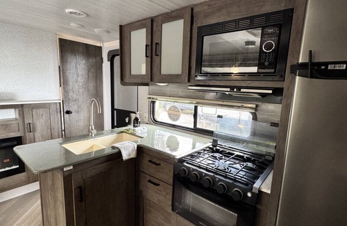 Warm Mineral Springs House | Sunset Salem Luxury RV