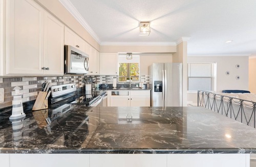 Whitfield House | Sunset Shores- Family Bunkbed Suite - 4BR- 10 Beds - Heated Pool
