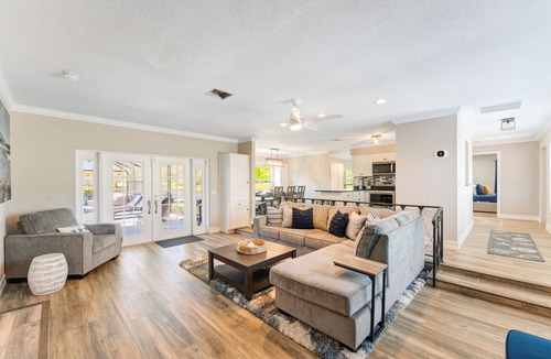 Whitfield House | Sunset Shores- Family Bunkbed Suite - 4BR- 10 Beds - Heated Pool