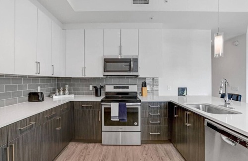 Downtown Tampa Condo | Sunset Views from a Stylish 1BR High Rise in Tampa