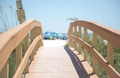 Treasure Island House | Sunset Views & Sandy Toes