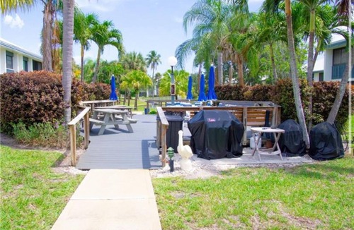 Stuart Condo | Sunsets and Palm Trees overlooking the St. Lucie River