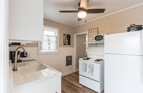 Goshen House | SUNSETS Couples families , Beach, deck, screen porch BBQ WiFi dogs ok