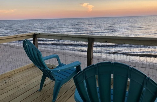 Goshen House | SUNSETS Couples families , Beach, deck, screen porch BBQ WiFi dogs ok