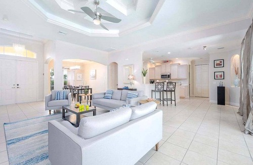 Pelican House | Sunshine- 4/2 with Pool and Jacuzzi - Tiki Hut