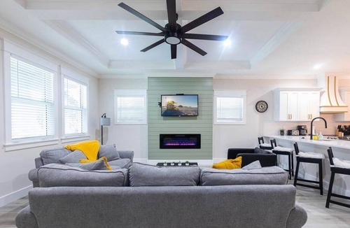 Seminole Heights House | Sunshine Bungalow in Tampa Florida - Vacation Rental