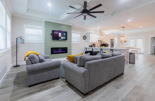 Seminole Heights House | Sunshine Bungalow in Tampa Florida - Vacation Rental