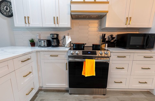 Seminole Heights House | Sunshine Bungalow in Tampa Florida - Vacation Rental