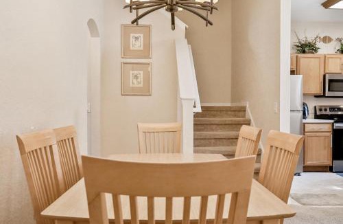 Regal Palms House | Sunshine Delight