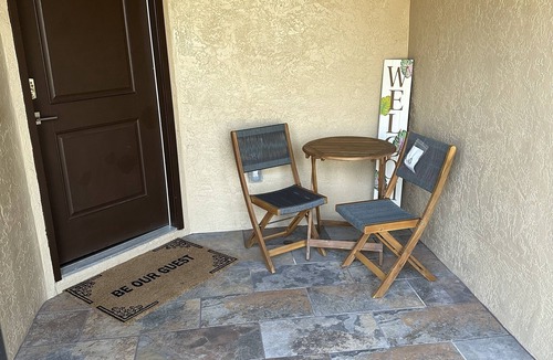 Memphis House | Sunshine Eleven GetawaynSleeps 6 Bedrooms 2 and pull out couch