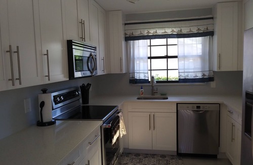 Boynton Beach House | Sunshine Haus - Clean & Quiet - Minutes to Beach or Shopping