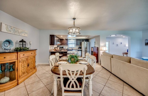 Caloosahatchee House | Sunshine POOL Cape Coral Home Centrally Located Great Outdoor Space