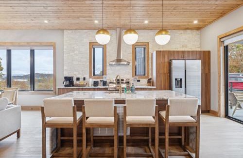 Sevierville House | Sunshine Ridge Stays - Luxury cabin with Rooftop, Indoor Pool, Game Room & Hot Tub