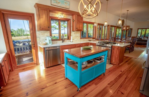 Plantation House | Sunshine & Savings 20% OFF! Canal Front, small dog ok, dock