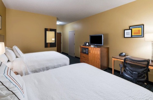 Clearwater Hotel | Sunshine&Value Double Queen: Breakfast, Pool & Gym
