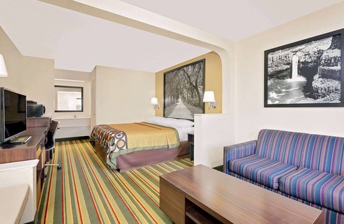 Byron Hotel | Super 8 by Wyndham Byron/South Macon