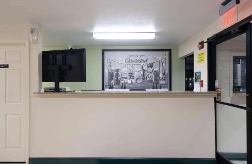 Cleveland Hotel | Super 8 by Wyndham Cleveland