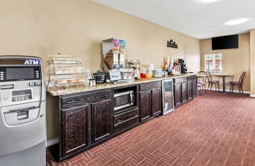 Forest Acres Hotel | Super 8 by Wyndham Columbia SC/Ft. Jackson
