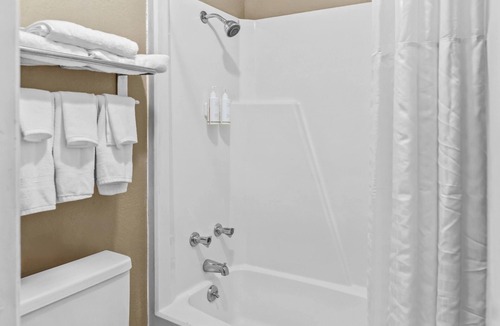 Forest Acres Hotel | Super 8 by Wyndham Columbia SC/Ft. Jackson