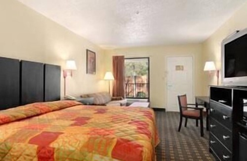 Decatur Hotel | Super 8 by Wyndham Decatur/Lithonia/Atl Area