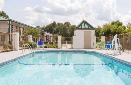 Dothan Hotel | Super 8 by Wyndham Dothan
