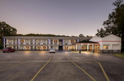 Gadsden Hotel | Super 8 by Wyndham Gadsden AL