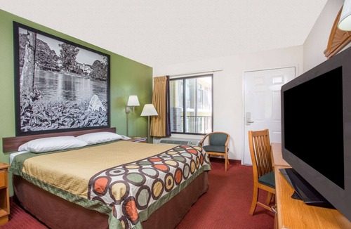 Lavonia Hotel | Super 8 by Wyndham Lavonia