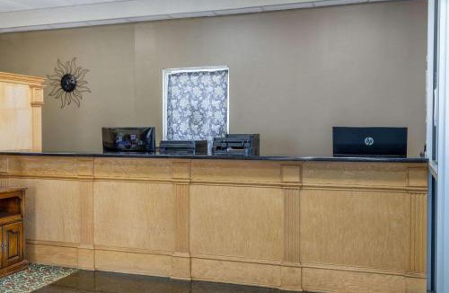 McDonough Hotel | Super 8 by Wyndham McDonough GA