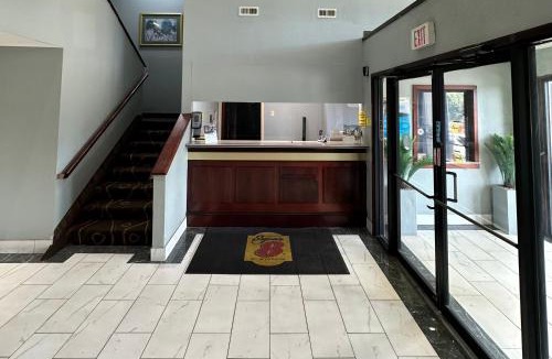 Powdersville Hotel | Super 8 by Wyndham Piedmont Greenville Area
