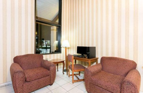 Riviera Beach Hotel | Super 8 by Wyndham Riviera Beach West Palm Beach