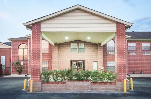White Hall Hotel | Super 8 by Wyndham White Hall