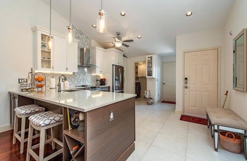 Park Shore Villa | Super Location In Park Shore Near Venetian Village and Beach Entry