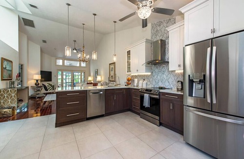 Park Shore Villa | Super Location In Park Shore Near Venetian Village and Beach Entry