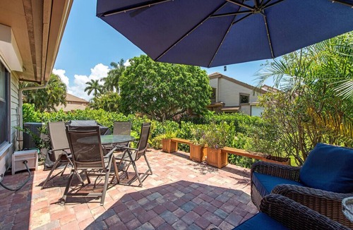 Park Shore Villa | Super Location In Park Shore Near Venetian Village and Beach Entry