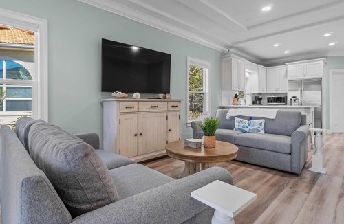 Destin Cottage | Super Nice & Renovated 2BR/2BA Cottage*Walk to the Beach*Dog May Be OKAY!
